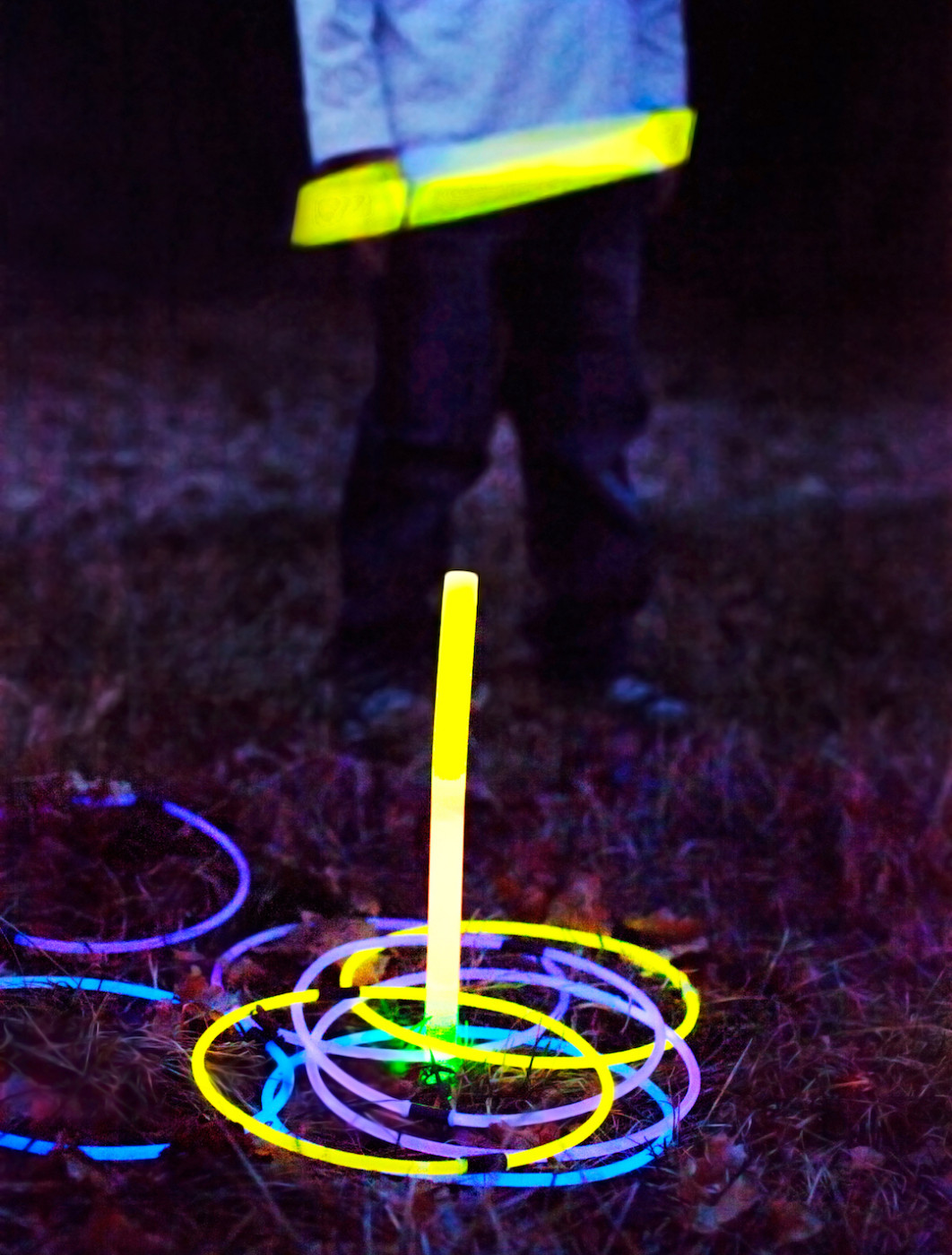 DIY-Glowing-Ring-Toss