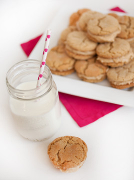 Easy peanut butter cookies with milk